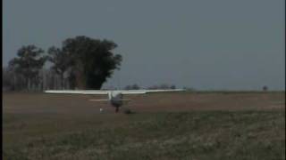 preview picture of video 'despegue cessna con viento cruzado'