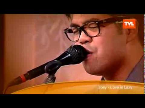 Singer-Songwriter Joey met Love is Lazy