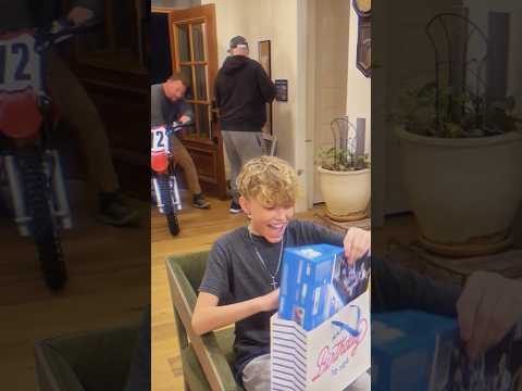 Dieses dankbare Kind bekommt ein Dirtbike geschenkt ❤️