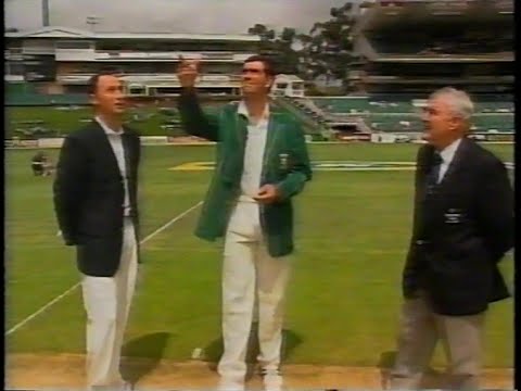 SOUTH AFRICA v ENGLAND 1st TEST MATCH DAY 1 JOHANNESBURG NOVEMBER 25 1999 ALLAN DONALD SHAUN POLLOCK