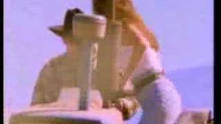 Y Todo Para Que Music Video