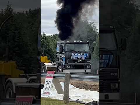 Pikku Harald Volvo FH16 truckpuller . Powertruck show 2022