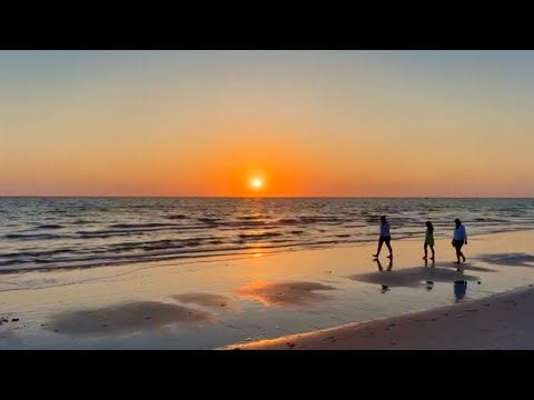Robb’s Thursday Evening Sunset Beach Walk at Delnor-Wiggins in North Naples, FL (04/25/24)