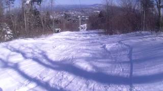 preview picture of video 'Ed at Stratton - Grizzly Bear then bumps under the lift'