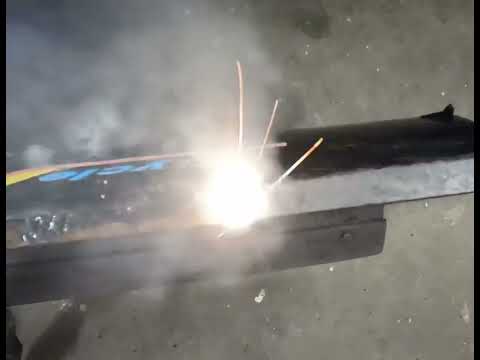 Mönkijän lumiauran puhdistus laserilla