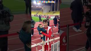 Download lagu This fan gave his baby to Charles Leclerc for a picture #charlesleclerc #f1shorts #f1 mp3