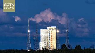 Cohete portador de sonda lunar china Chang'e-7 llega a sitio de lanzamiento