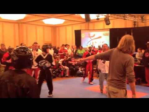 Landon Reynolds vs James Pora