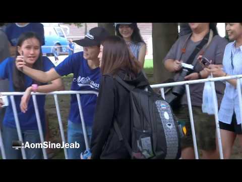 นุศรา ต้อมคำ (ซาร่า) นักกีฬาวอลเล่บอลหญิงทีมชาติไทยเดินทางมาสนามแข่ง 29/05/2018