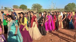 Download lagu Mujhko Peena Hai Peene Do || 2023 Adivasi Stylish Girls Hindi DJ Remix Timli Dance video mp3
