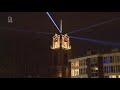 Blauwe lichtstralen te zien in Rotterdam