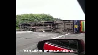Download lagu INNALILLAHI LAKA BUS SURYAPUTRA terguling di KM 57 arah Jakarta pada senin 17 JANUARI 2022 mp3
