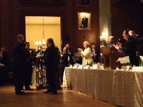 Steve HIghsmith announces Woodland String Band as the winning band