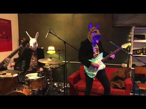 Caltiki - MAGENTA (live at Red Couch Studio)