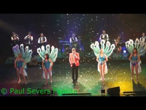 Paul Severs met "Mooie Meisjes" op 65jaar verjaardagsconcert.