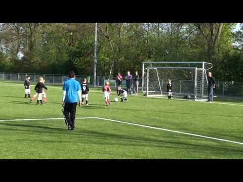 Voetbalwedstrijd Concordia F6 - DSO F11 dd 18-04-2009