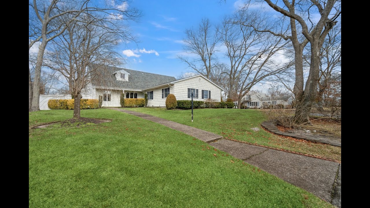 Long Island Real Estate For Sale - 57 Lucille Drive, Sayville, NY