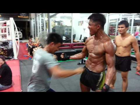 Funny sports & games videos - Buakaw Abdominal