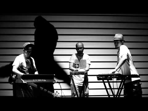 NIGHT MARKS ELECTRIC TRIO ft  RAASHAN AHMED - Glourius tune