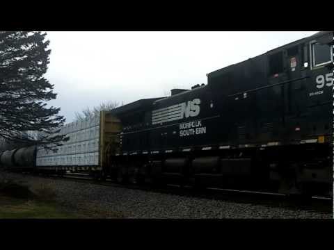 NS 8913 Leads The GALCWY, Galesburg, IL