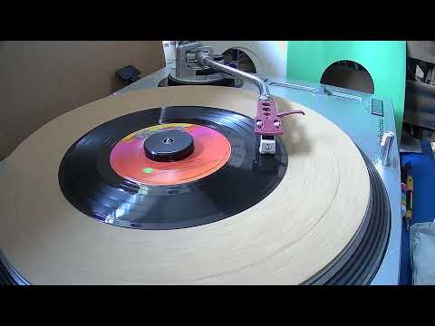 Something's Wrong With Me ~ Austin Roberts ~ 1972