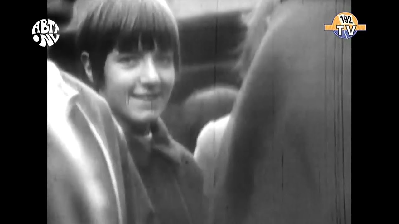 The Spencer Davis Group - Gimme Some Lovin' (1966) - YouTube