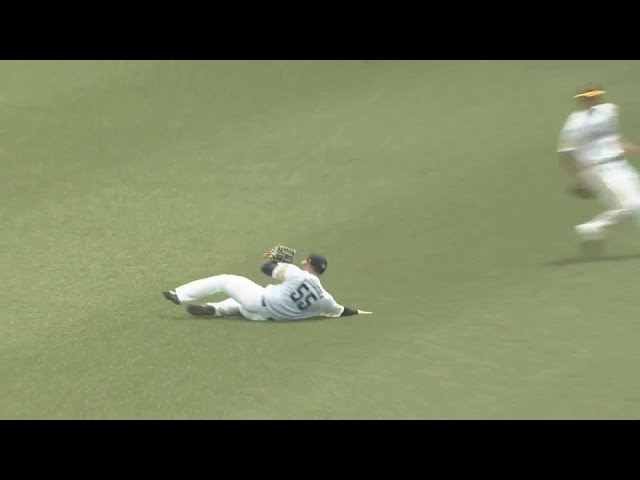 【ファーム】ホークス・石塚綜一郎 スライディングキャッチでファインプレー!! 2024年8月4日 福岡ソフトバンクホークス 対 広島東洋カープ