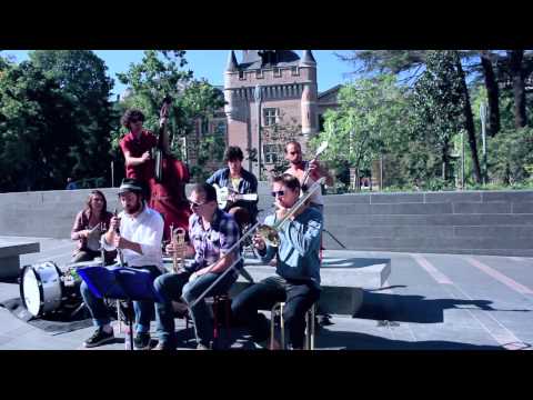 ▶ LE BARDI MANCHOT - Me, Myself And I - Official Video