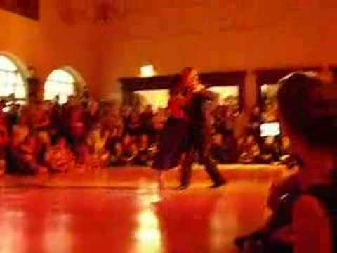  Silvina Valz  and  Dany Garcia  are  dancing  to  the  milonga  "  Tango Negro  "