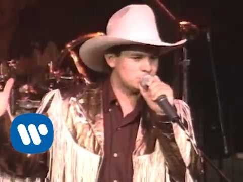 Banda Machos - Mi Chica Ideal (Video Oficial)