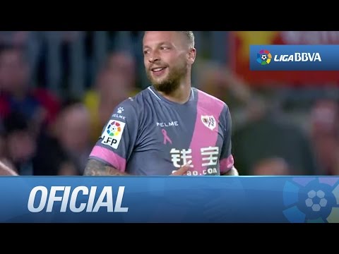 Remate de Ebert que se va por encima de la portería