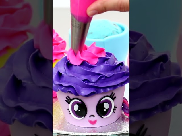 Vídeo relacionado con Decoraciones de fiesta de cumpleaños de detective: accesorios secretos con pancarta, decoración para tartas, cupcakes, globos para celebración misteriosa