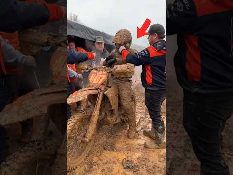 Секрет того, как мотокросс-гонщики видят сквозь густую грязь 😱🏍️ #facts