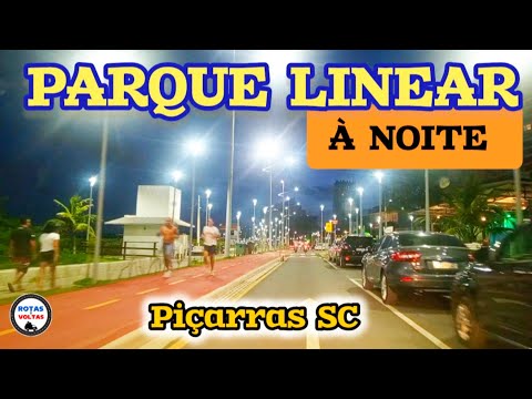 Piçarras brilhando à noite.