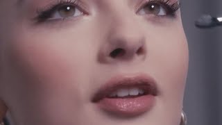 Le Top #DevaCassel nous parle de ses icônes de mode #parisfashionweek #monicabellucci #diorshow