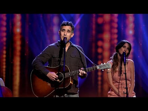 Joshua Radin Performs 'Here, Right Now'