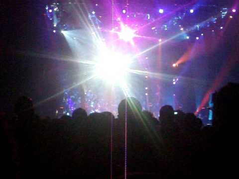 Elbow LIVE @ MEN 2011 Open arms with Halle Youth Choir