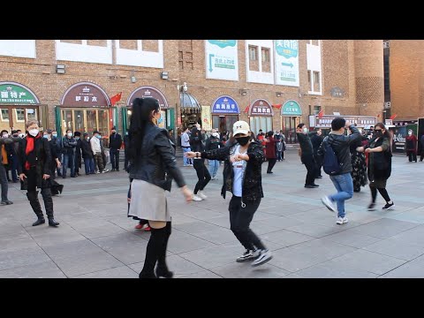 Grande bazar em Xinjiang, noroeste da China, recupera vitalidade à medida que epidemia diminui