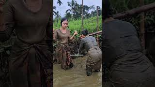 Download lagu Wow... it's actually really fun playing in the rice paddy #VillageGirl #VillageWidow #Sundanesevi... mp3