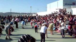 preview picture of video 'Encarnação MAFRA escola E.B.1  FINAL de ANO 2010  (part 2/2)'