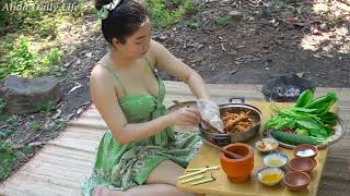 Download lagu Alida brewed tea to enjoy and Made the grilled chicken Feet soaked in Lemon leaves and Chili. mp3