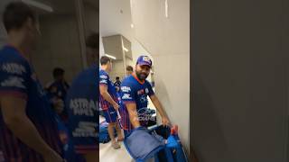 Download lagu 'Mere paas bat nahi hai ab. 6 bats le liya yaar sabne'- Rohit Sharma 🤭 | #MumbaiIndians mp3