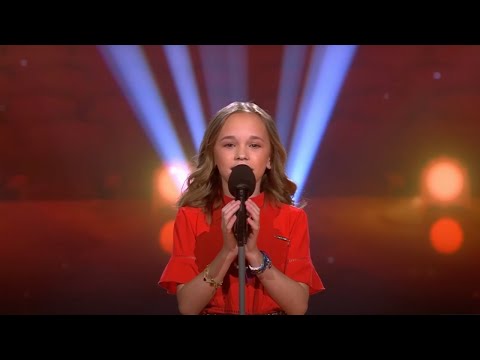 @EmmaKokOfficial singing A Moment Like This - Kelly Clarkson | The Voice Kids Final