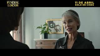 En este funeral cada uno deja su huella.