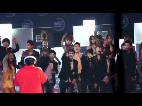 [fancam] 111129 BEAST being hyper @ MAMA'11