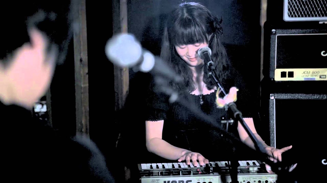 死んだ僕の彼女 / 彼女が冷たく笑ったら (prologue to the nine stages of change at the deceased remains)