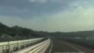 preview picture of video '[V0007] 080502 牛深ハイヤ大橋の頂上の信号交差点からループ橋で下りながら前方に鹿児島県の長島を臨む Japanese country roads; Ushibuka-haiya Bridge'
