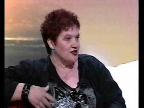 Rosa Carvalho mostra  espantalhos