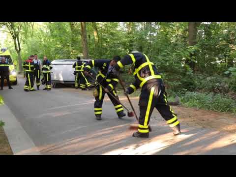 TVEllef: Auto over de kop in Sint Joost