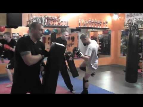 2012-10-17 Ivan Terziev - Explosivtraining am Schlagpolster in der Kampfschule Sugambrer Fightclub